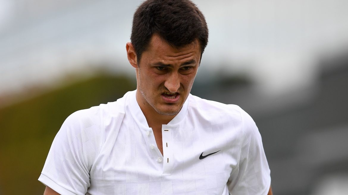 Sao tennis Australia bi len an nang ne vi va mieng o Wimbledon hinh anh