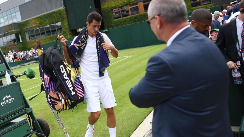 tomic bi len an anh 1