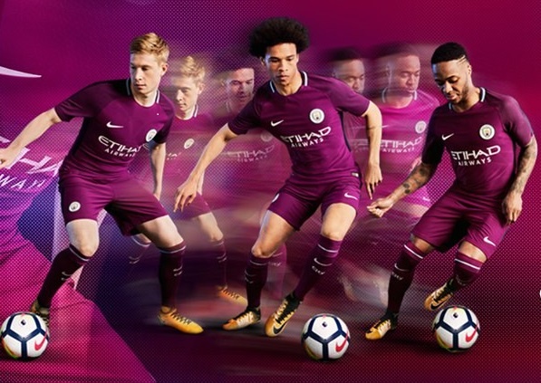 Man City ra mat ao dau san khach mau tim hinh anh