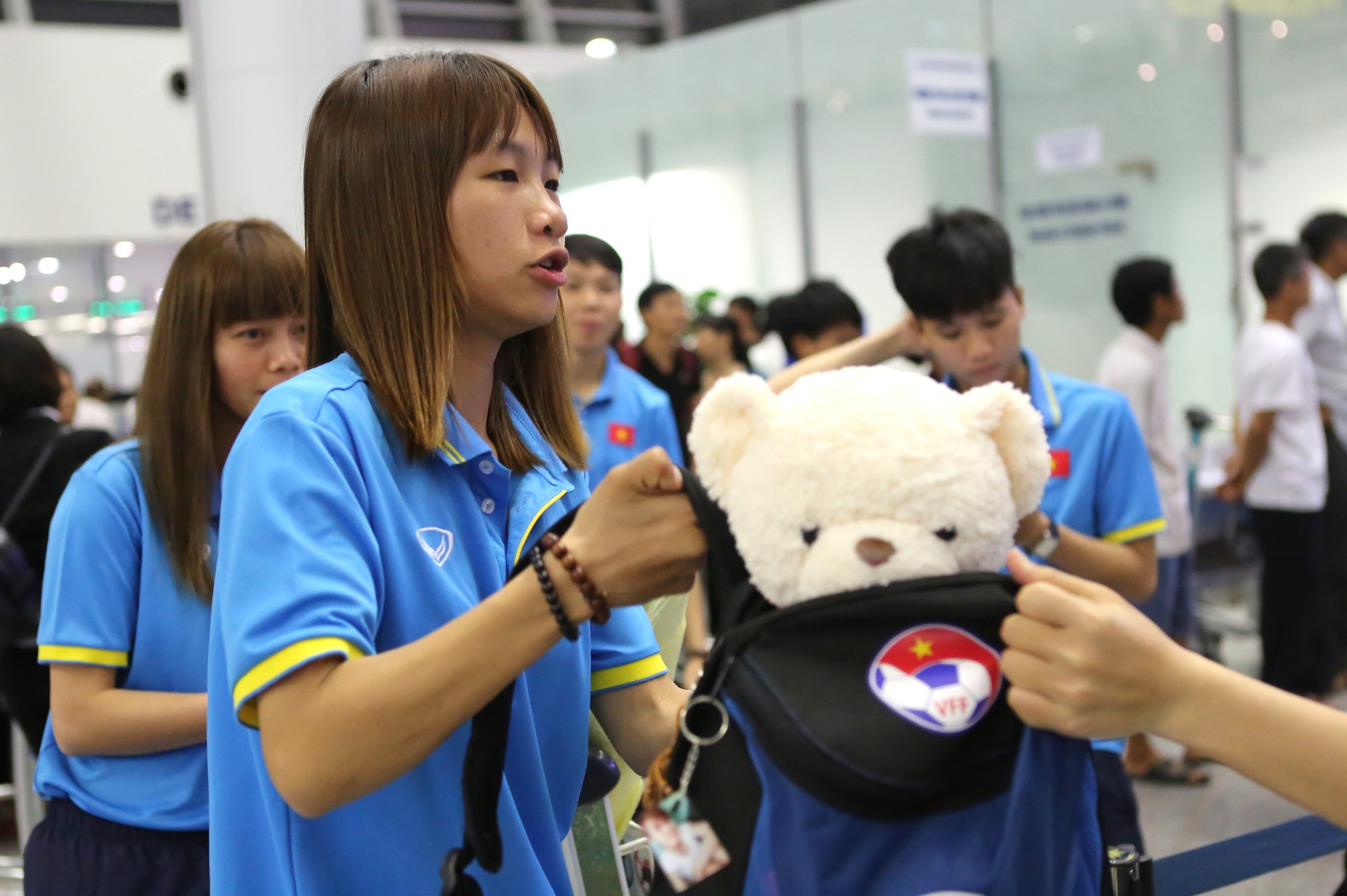 Tuyen nu mang gau bong, mi tom di tap huan SEA Games hinh anh