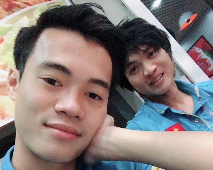 Van Toan song ao ben Tuan Anh, Quang Hai duoc ban gai co vu tu xa hinh anh