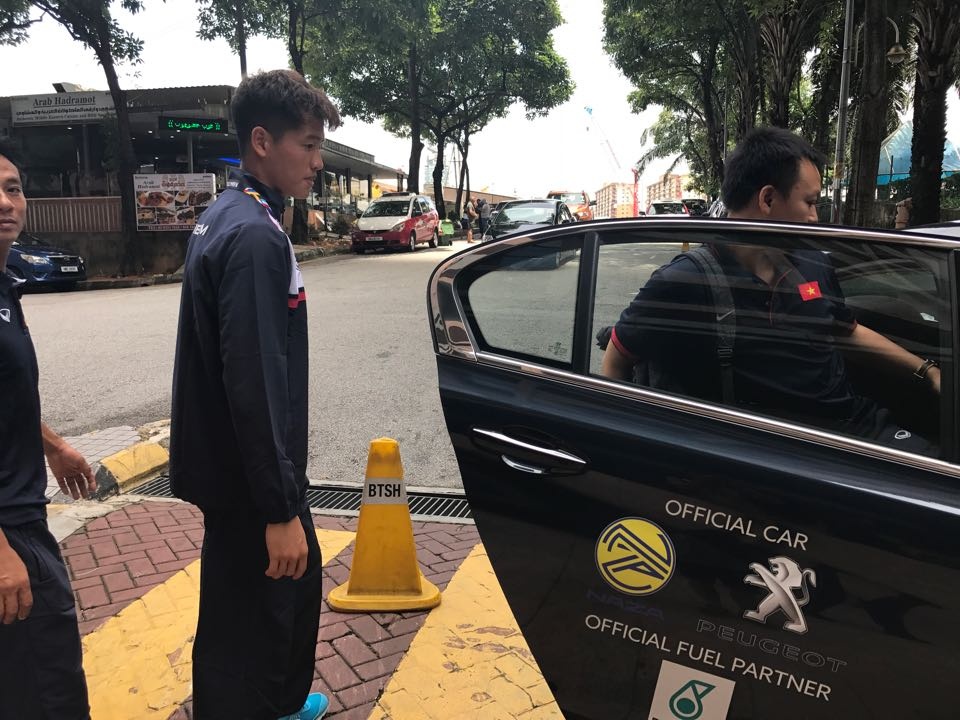 Phi Minh Long phai vao vien gap o Malaysia de kham chan thuong hinh anh