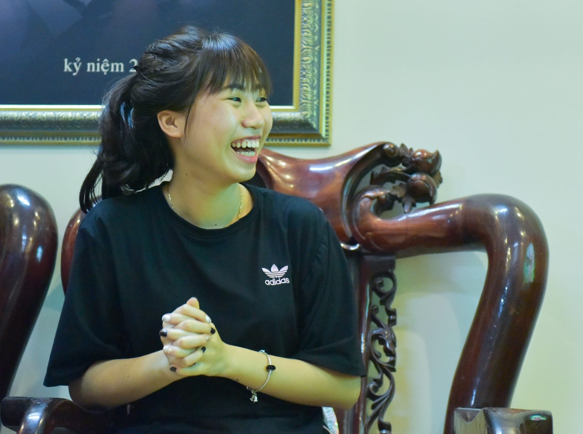 Em gai Van Toan du doan chinh xac anh trai ghi ban hinh anh