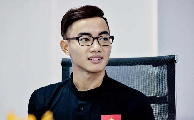 Hot boy The duc dung cu Pham Phuoc Hung: 'Co bung 6 mui tu hoi be' hinh anh