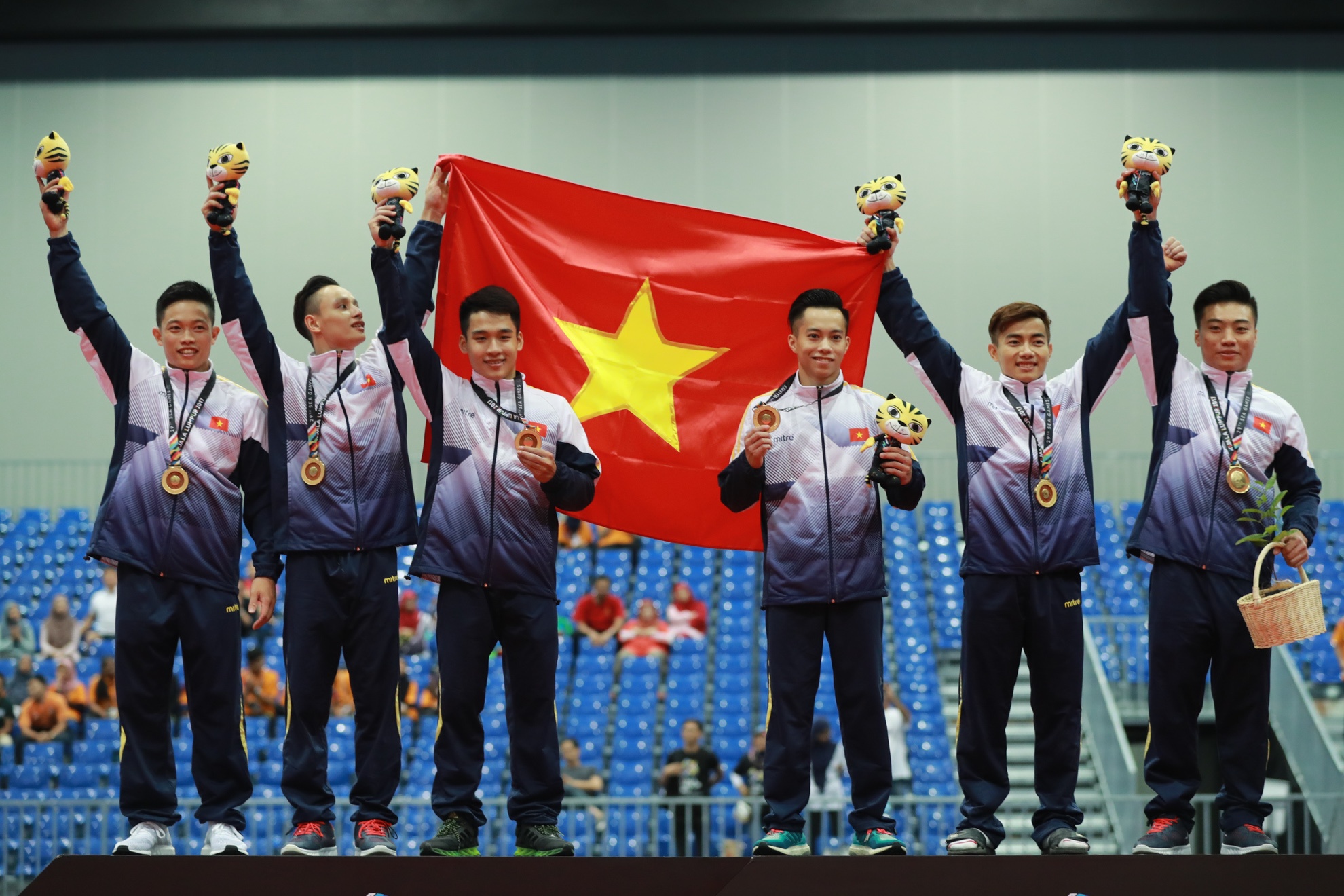 the duc dung cu gianh huy chuong vang anh 1