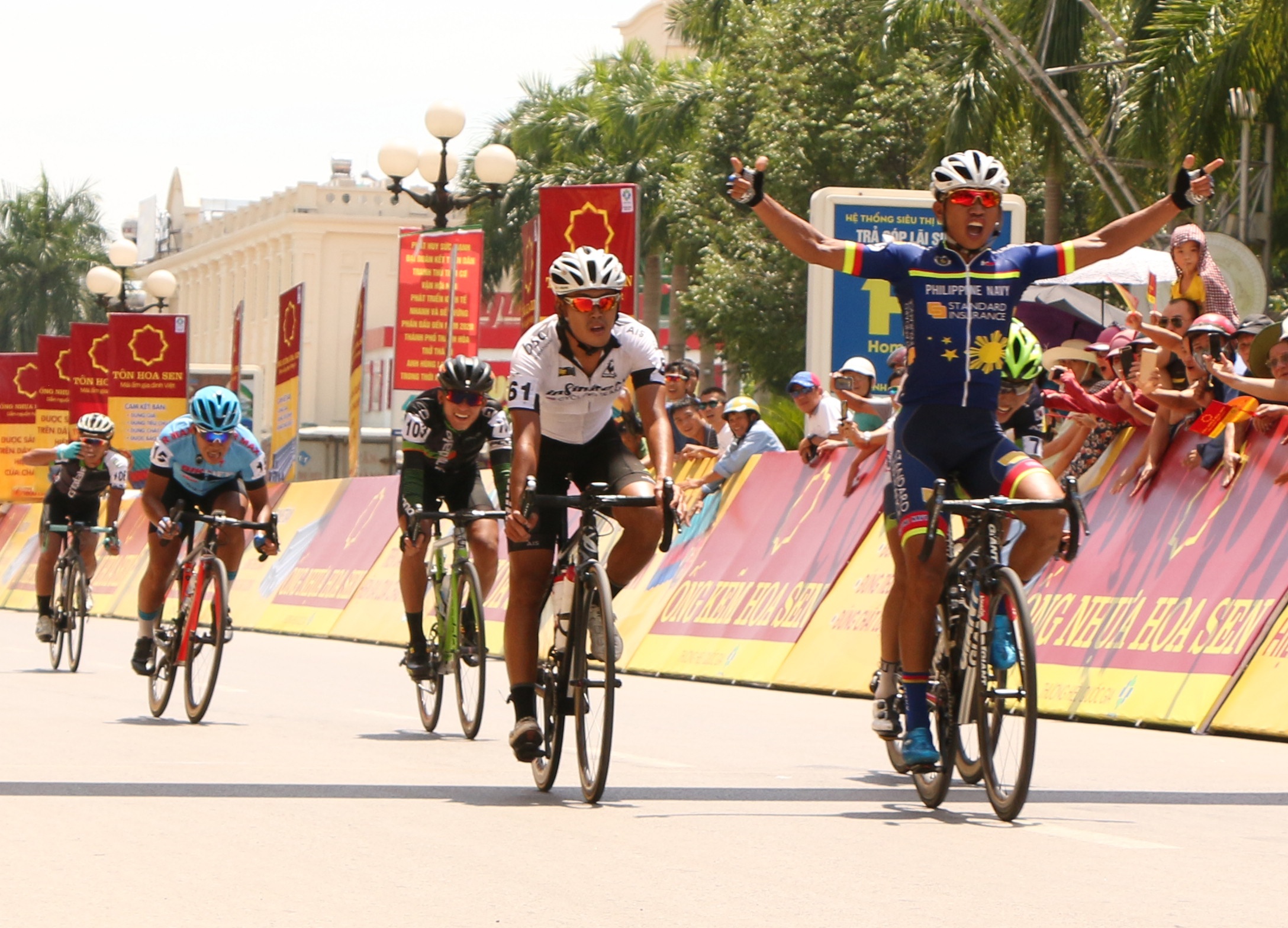 Vuot nang mua, cua-ro Philippines xuat sac ve nhat chang 2 VTV Cup hinh anh