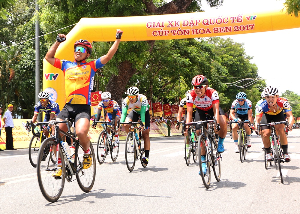 Bat ngo xuat hien o chang 6 VTV Cup 2017 hinh anh