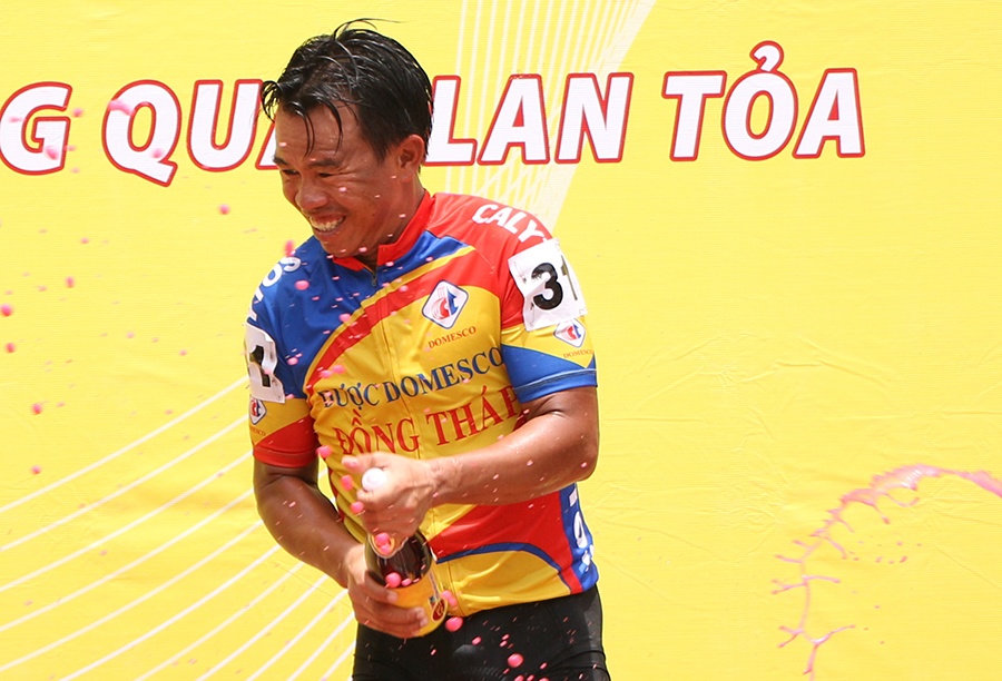 Bi quyet chien thang cua Do Tuan Anh chang 11 giai dua xuyen Viet 2014 hinh anh