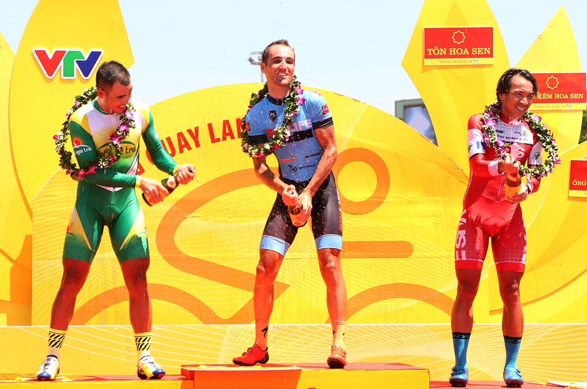 Dua nhanh nhat chang 10, cua-ro Phap xe Ao vang cua nguoi Thai hinh anh