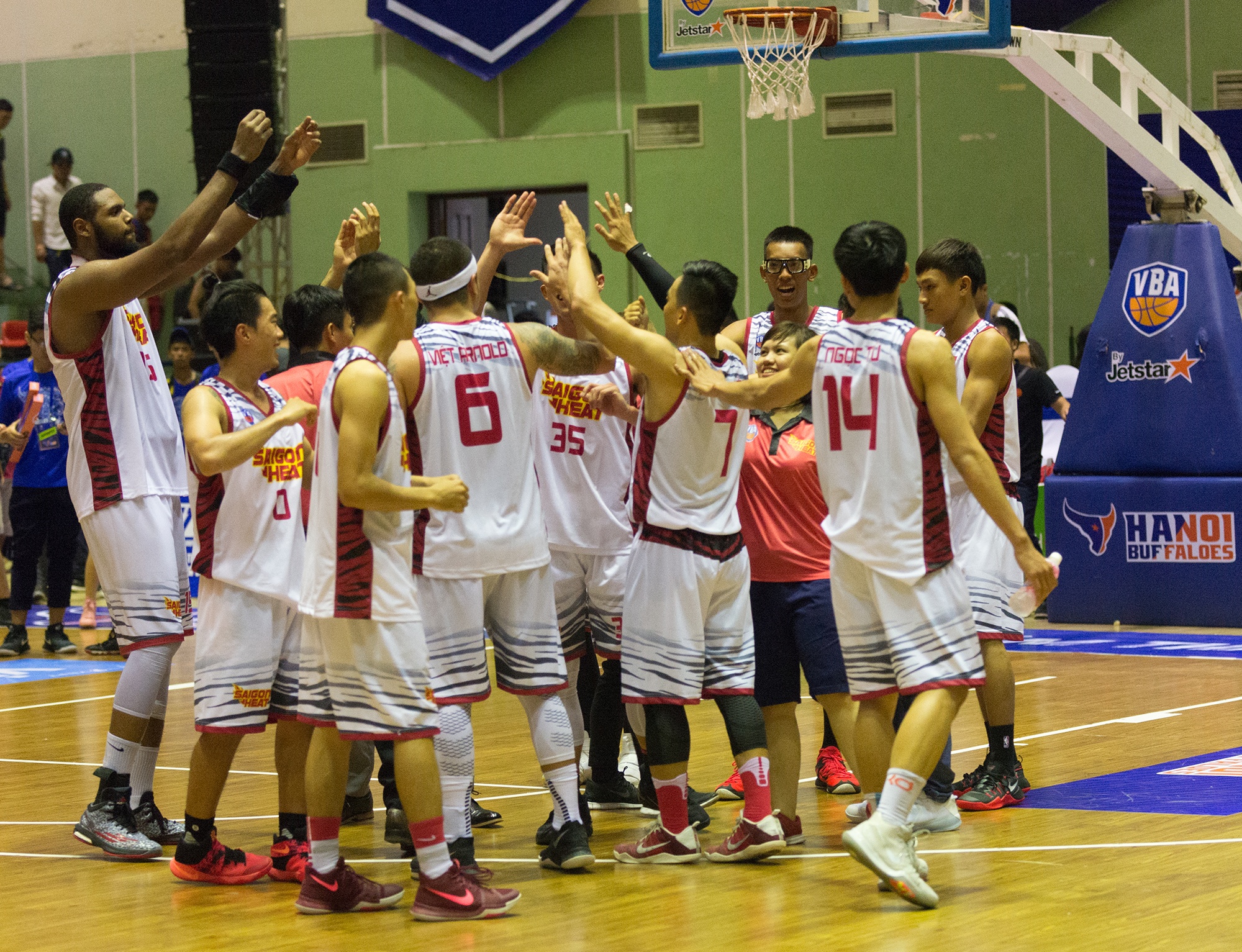hanoi buffaloes thua saigon heat vba anh 17