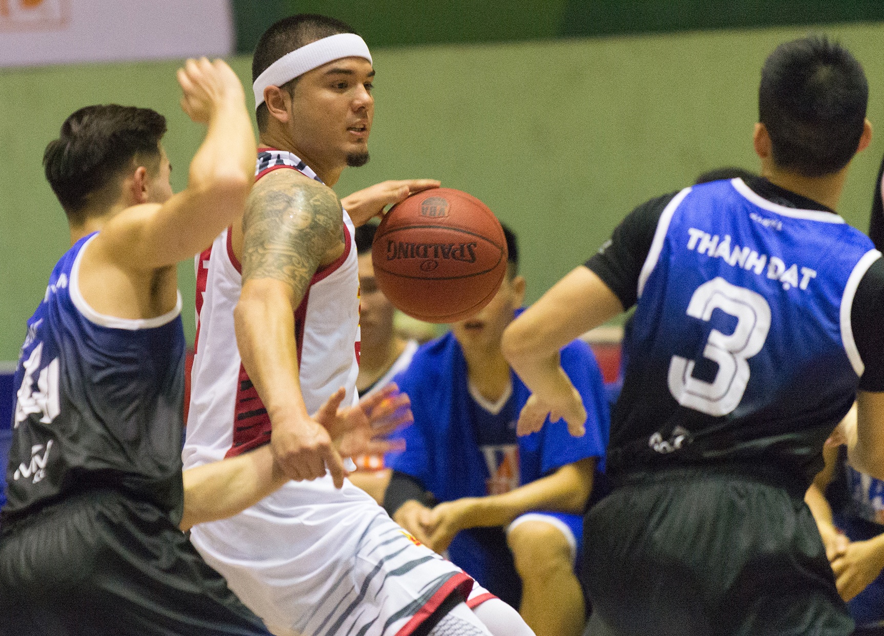 Viet Arnold ruc sang, Saigon Heat nguoc dong danh bai Hanoi Buffaloes hinh anh