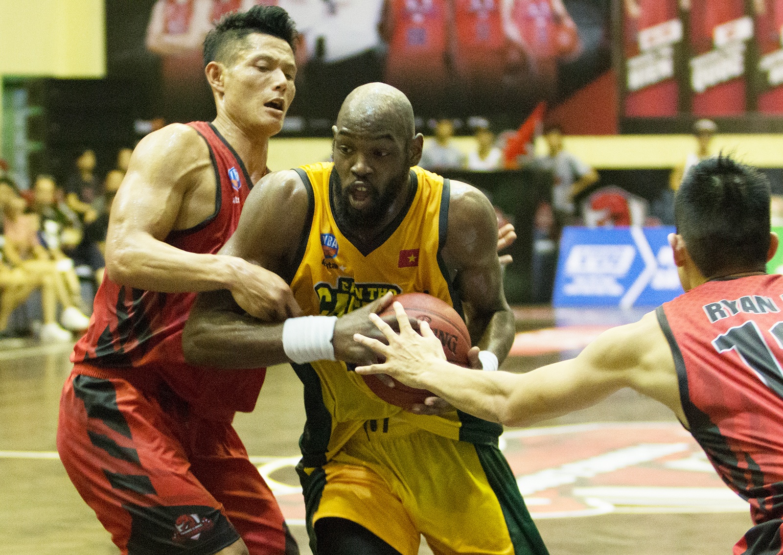 thanglong warriors danh bai cantho catfish anh 2