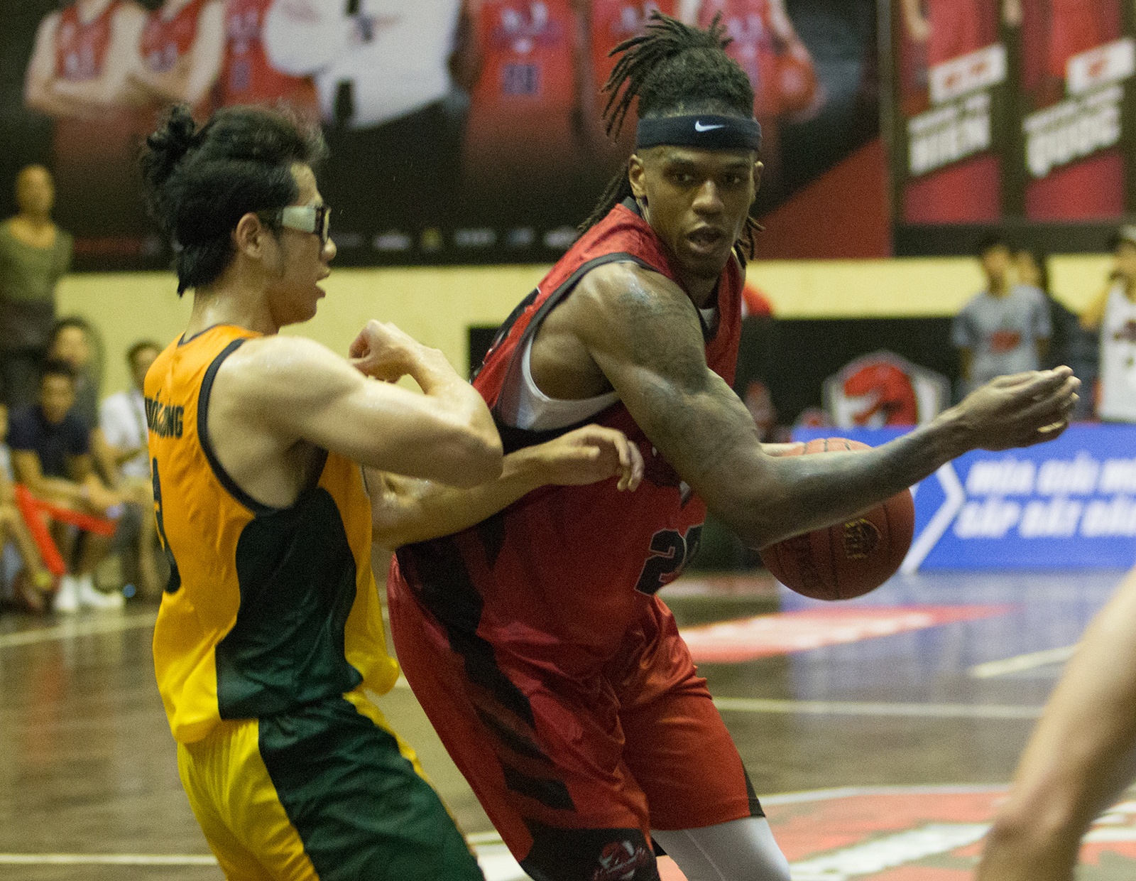 Cau thu hay nhat cua Thanglong Warriors ca ngoi dong doi sau thang loi hinh anh