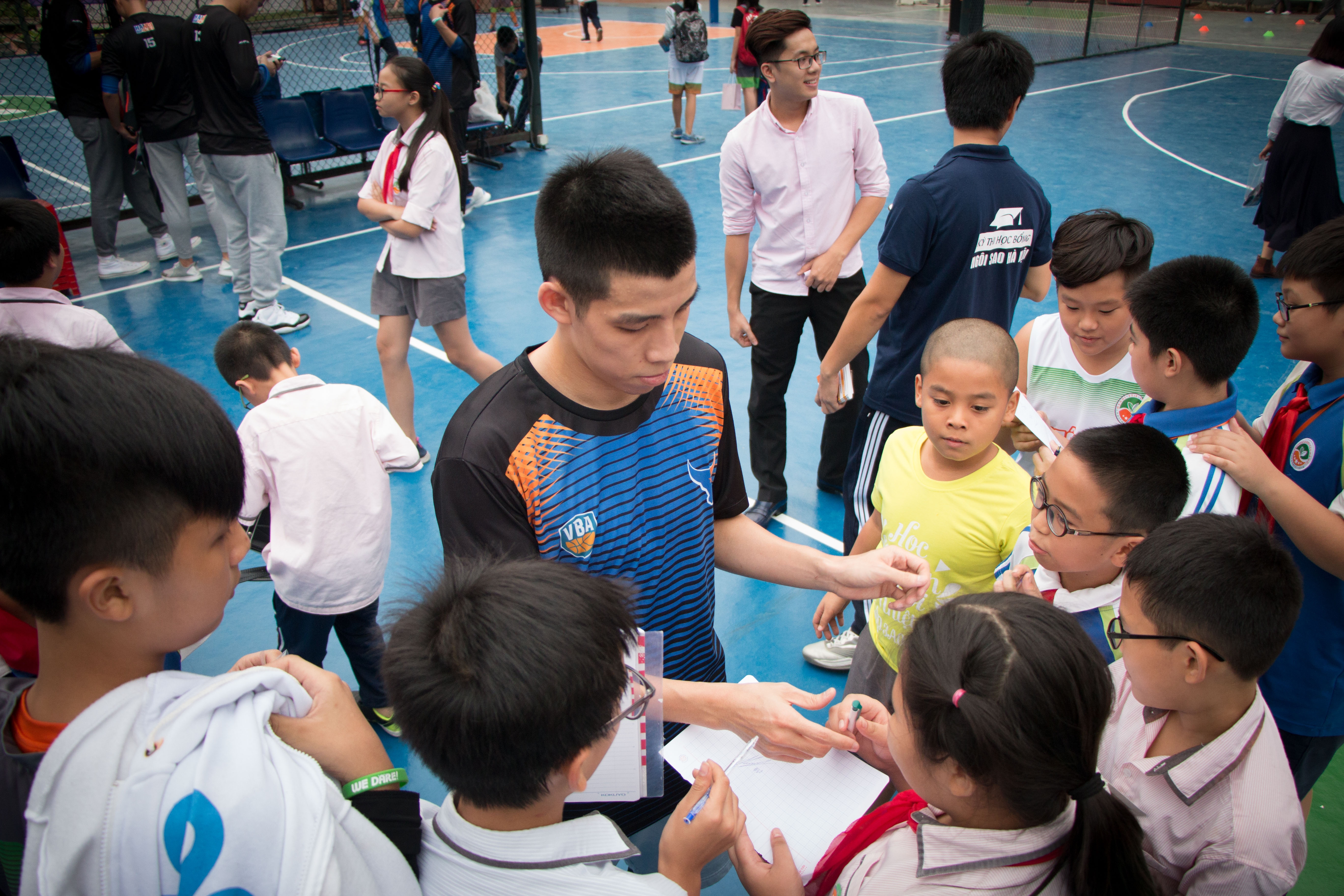 hanoi buffaloes giao luu bong ro anh 15