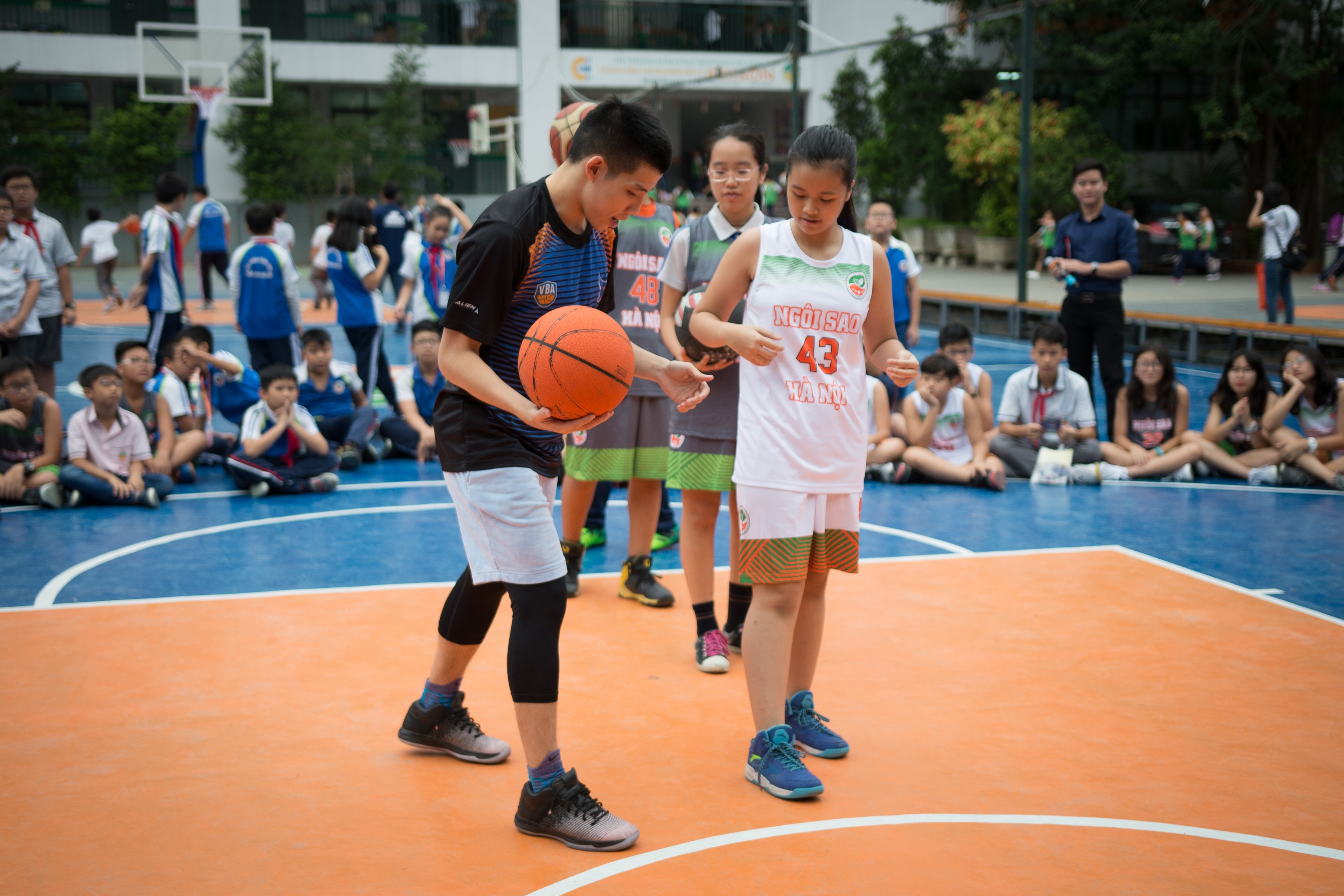 hanoi buffaloes giao luu bong ro anh 2