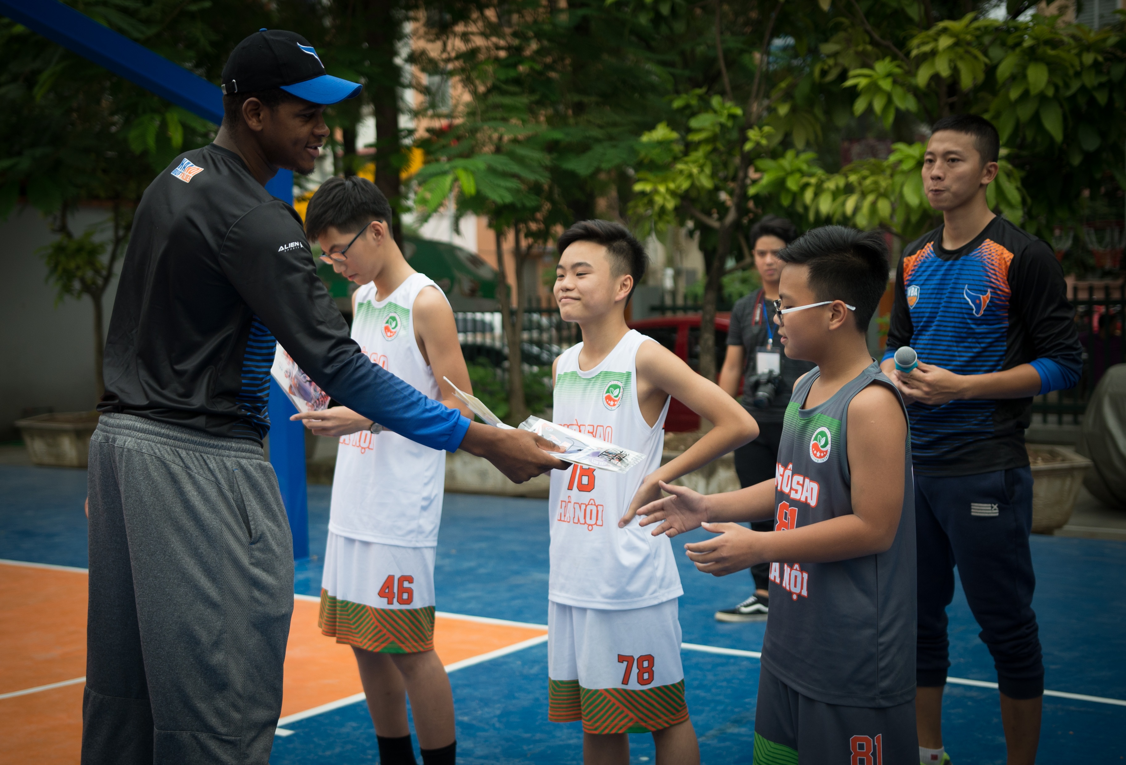 hanoi buffaloes giao luu bong ro anh 8