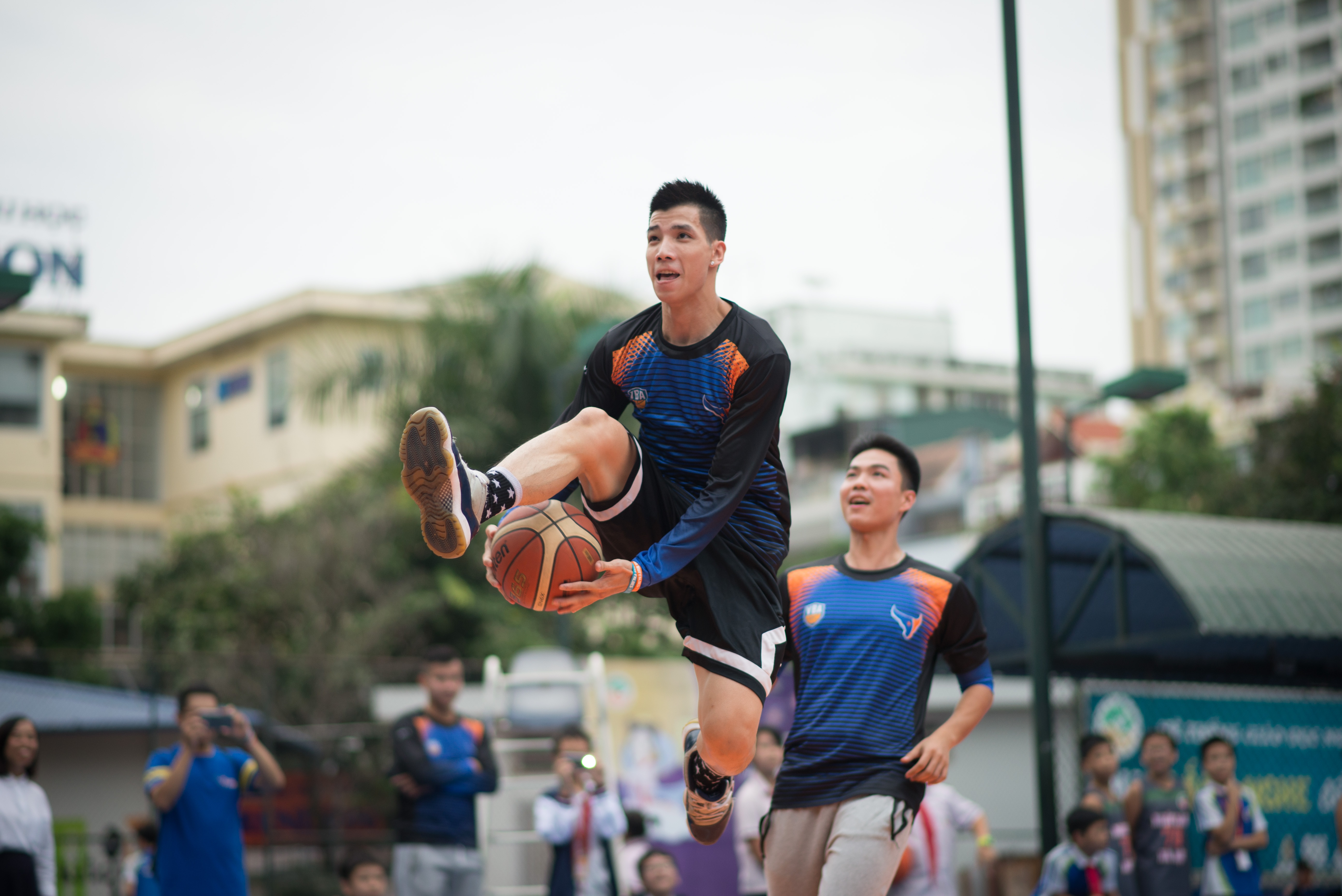 hanoi buffaloes giao luu bong ro anh 13