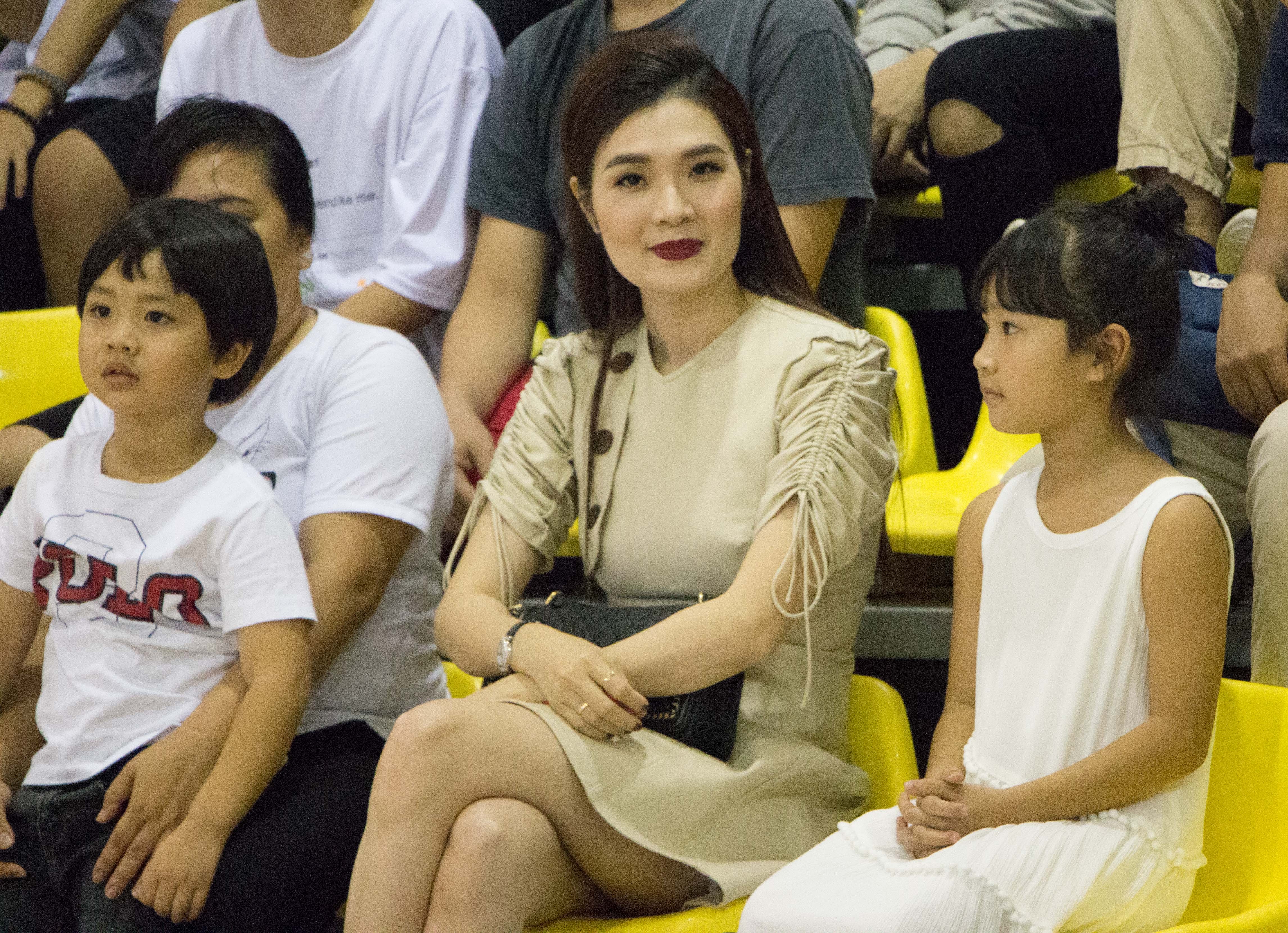 Ba chu Thanglong Warriors muon bong ro gan lien voi cong dong hinh anh