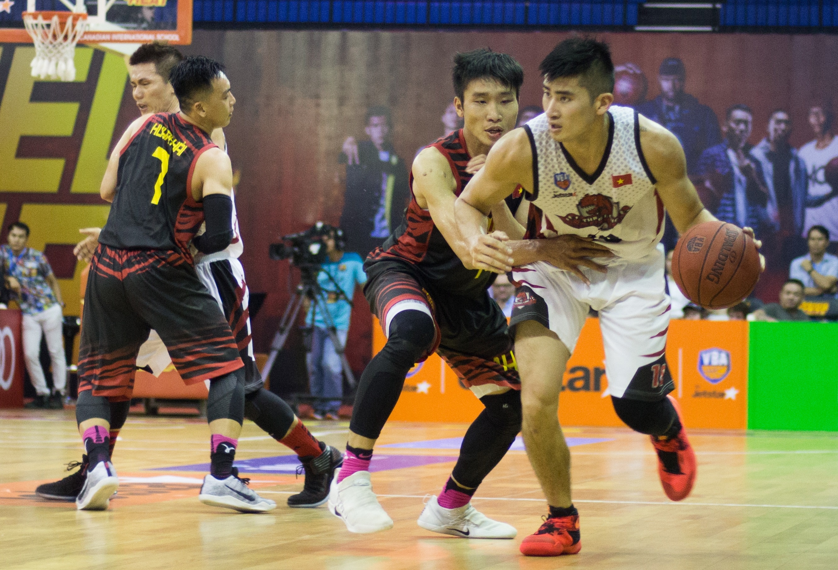 Noi binh choi te, SG Heat thua TL Warriors ngay tren san nha hinh anh