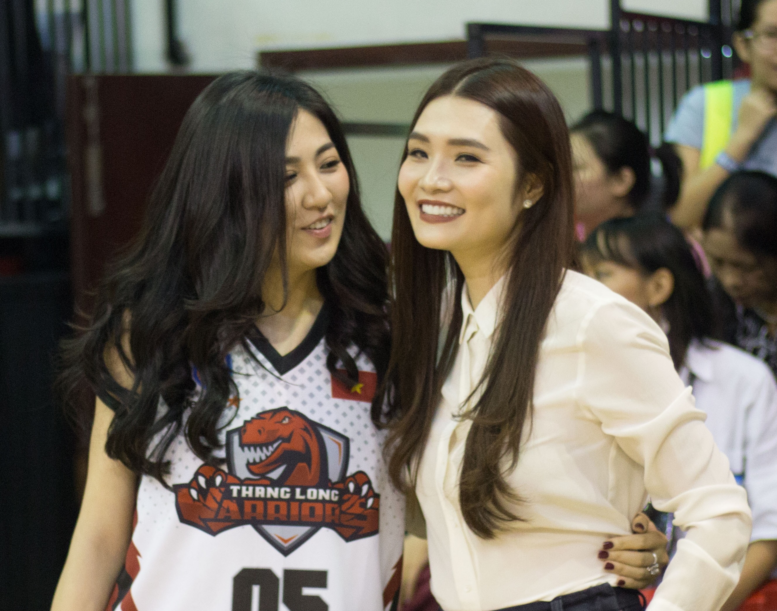 Tracy Thu Luong va A hau Tu Anh vo oa sau chien thang cua TLW hinh anh