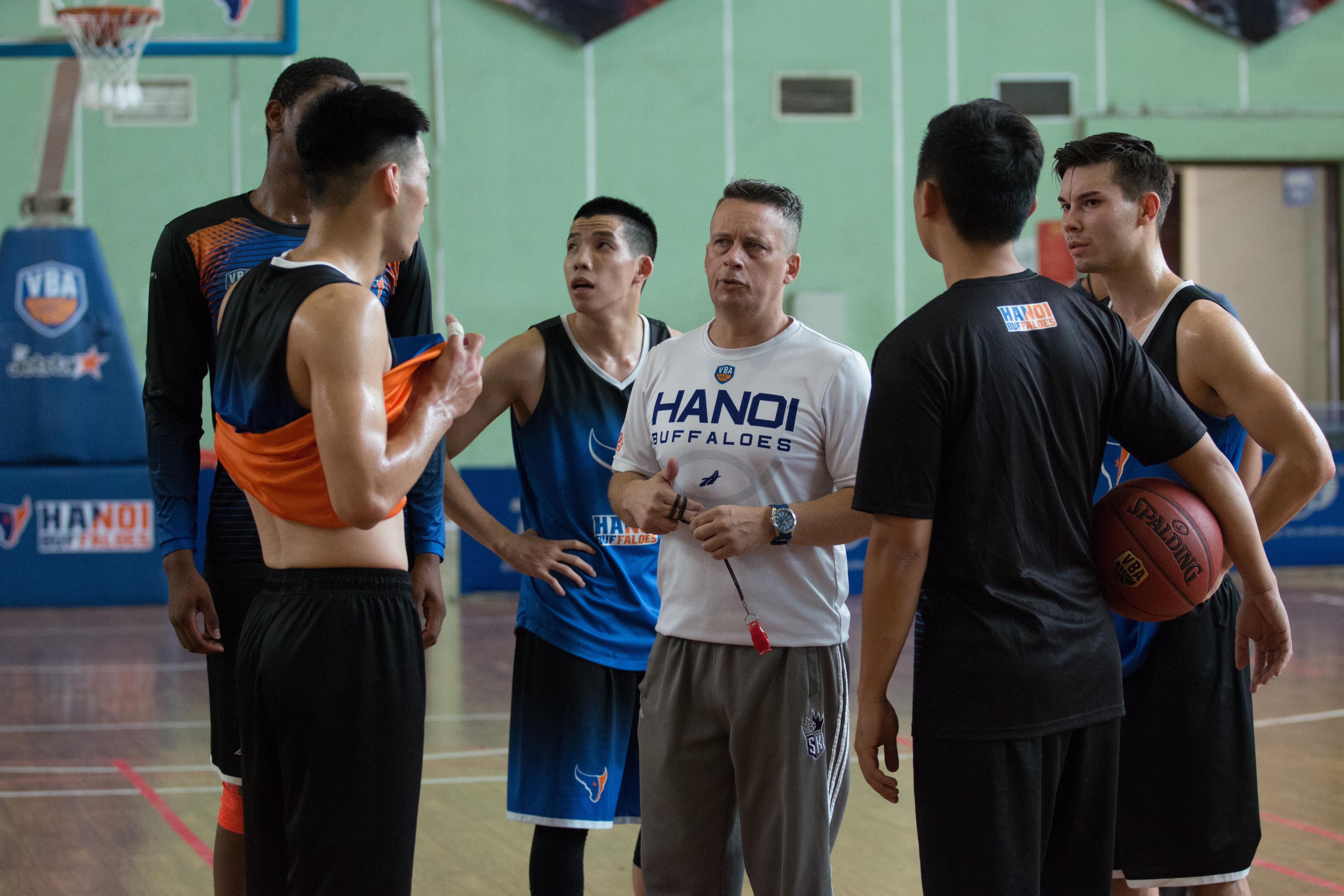 Hanoi buffaloes tap luyen truoc pla-off anh 16