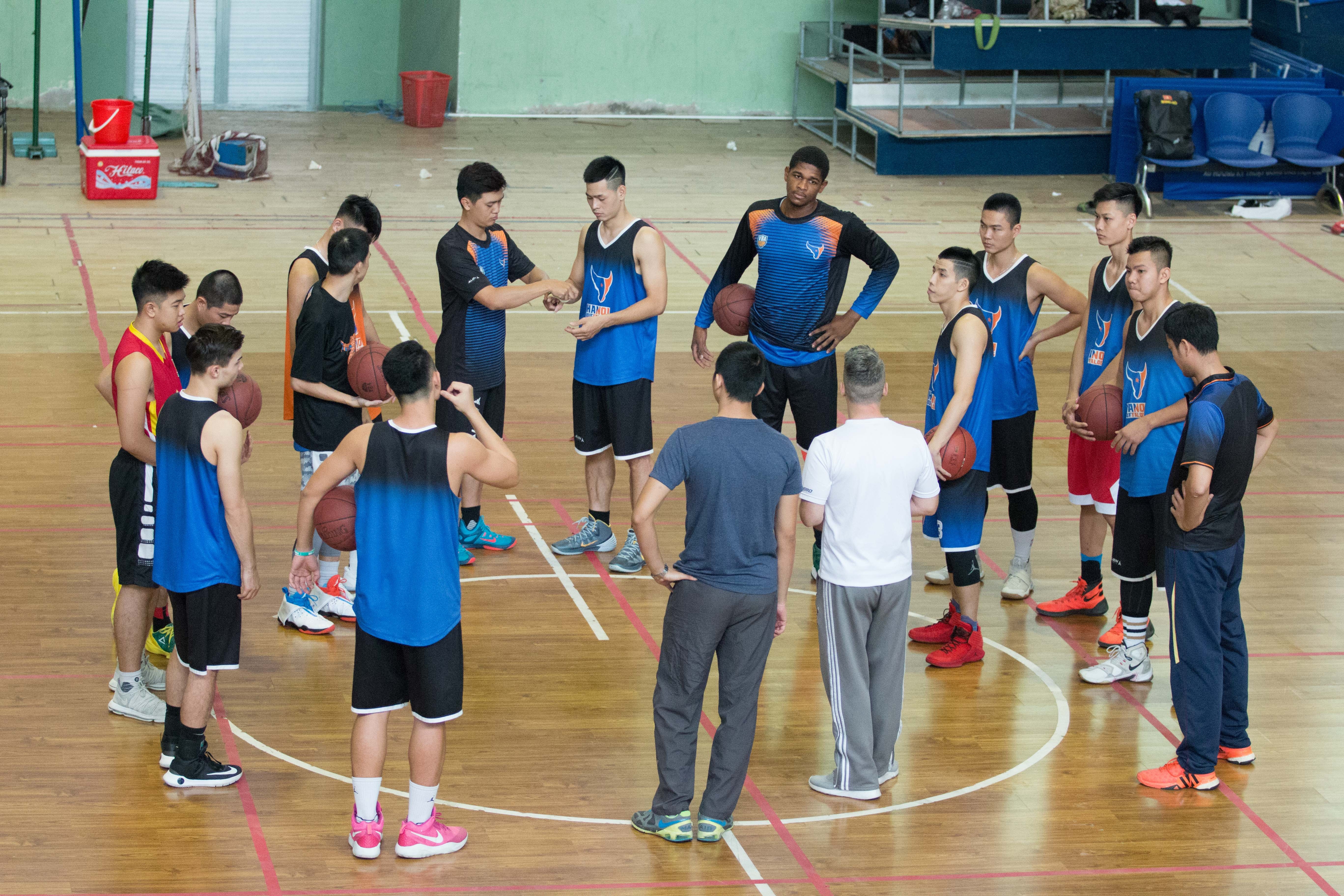 Hanoi buffaloes tap luyen truoc pla-off anh 18