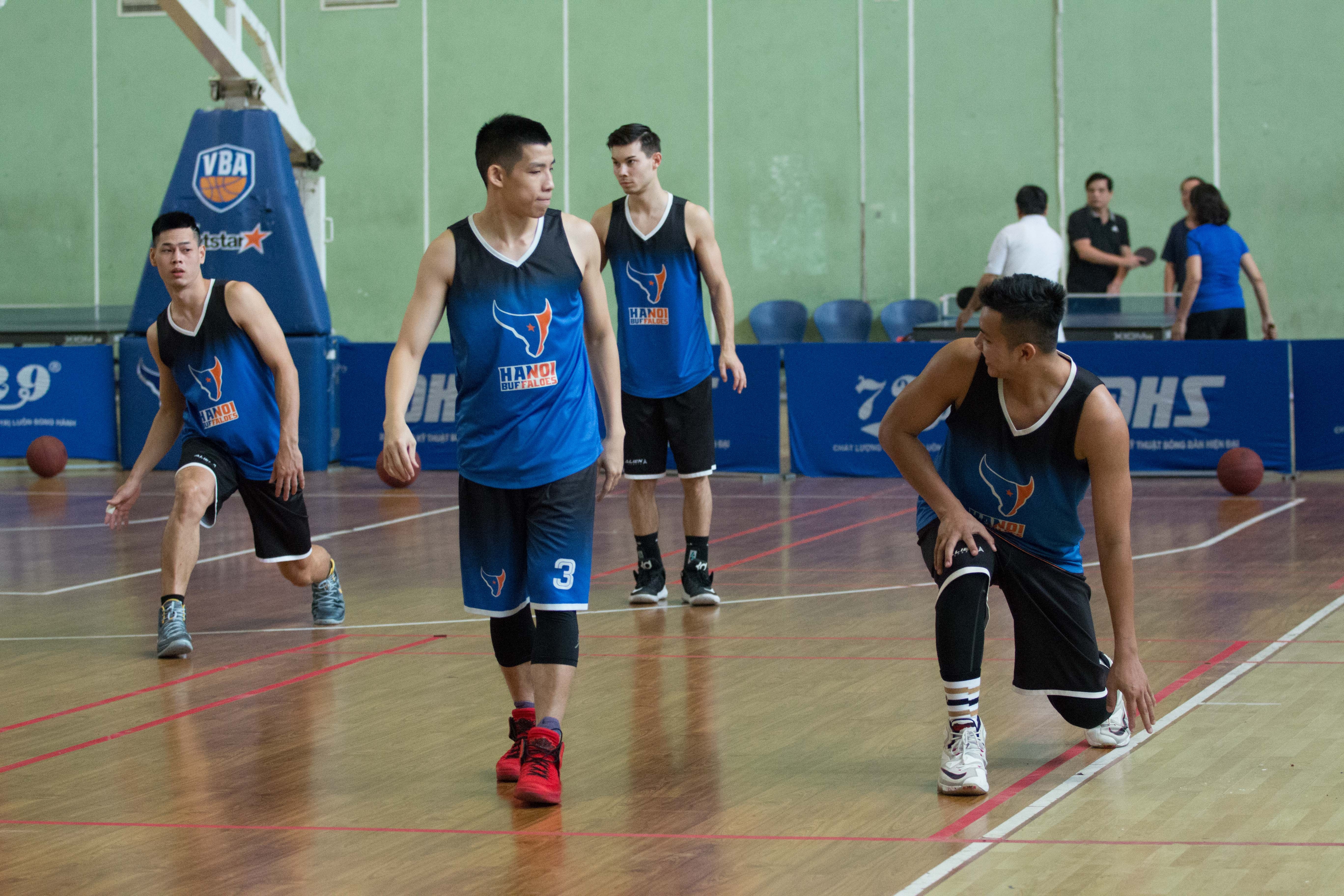 Hanoi buffaloes tap luyen truoc pla-off anh 2