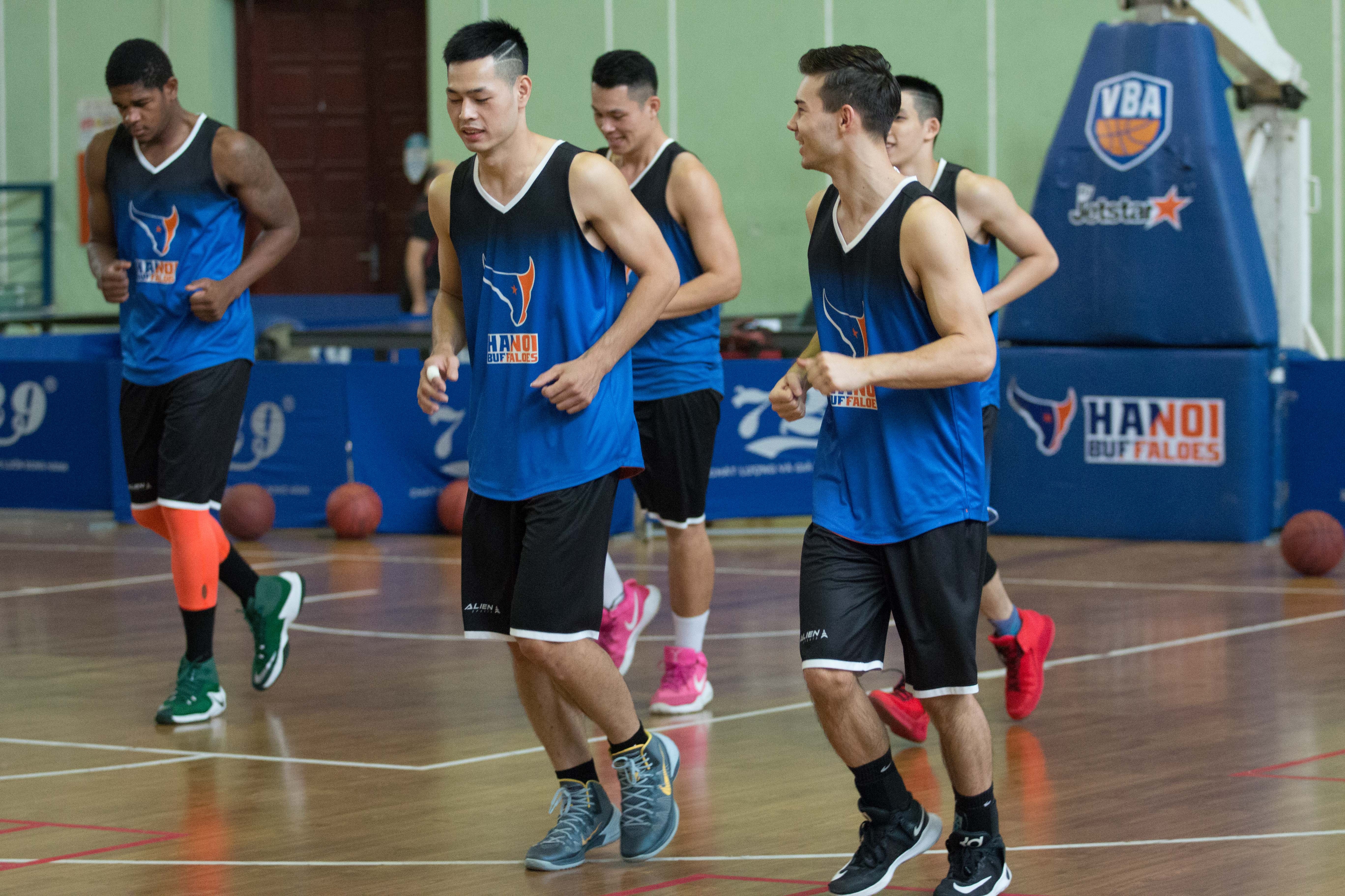 Hanoi buffaloes tap luyen truoc pla-off anh 3