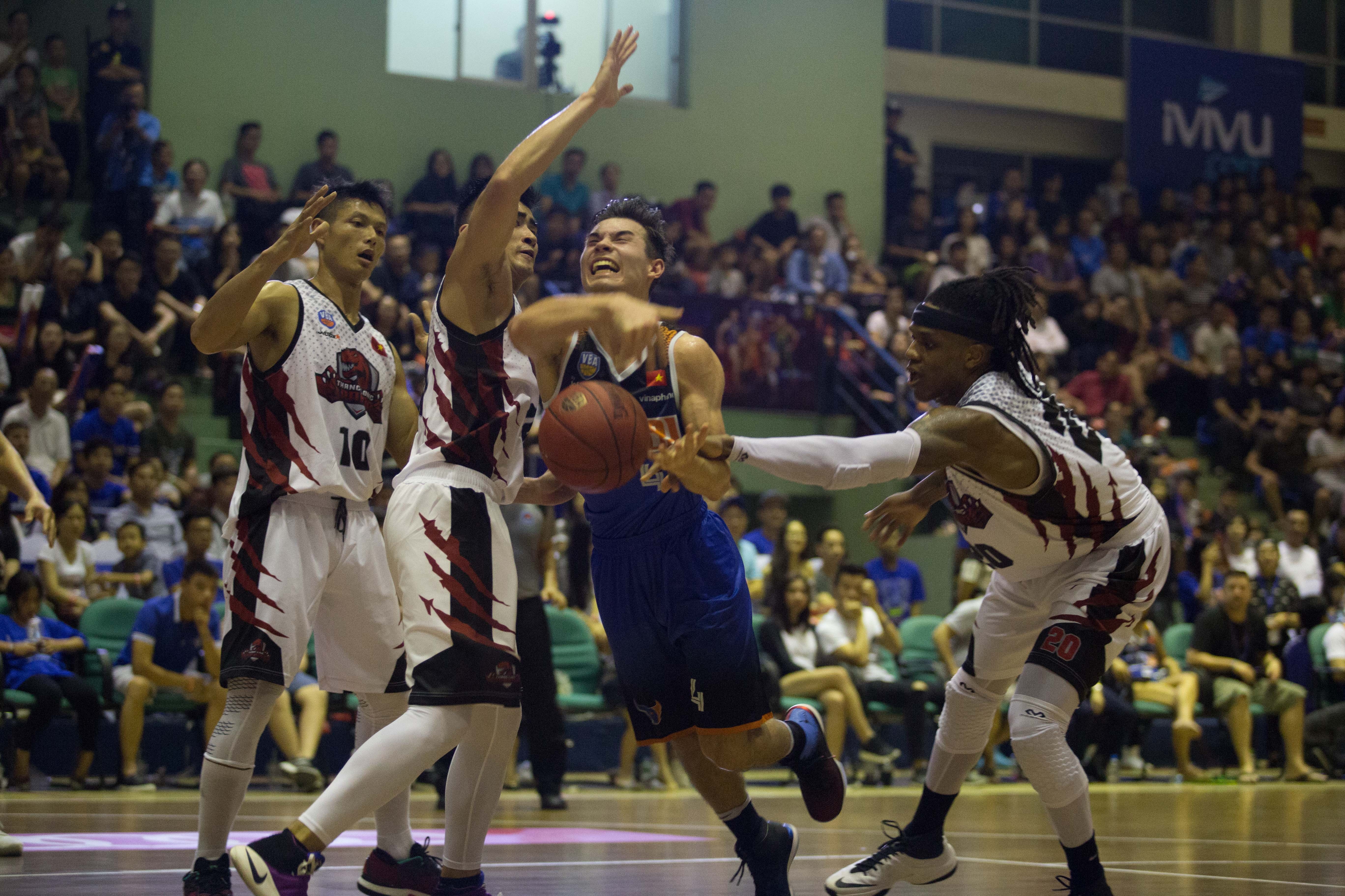 Thang than toc HN Buffaloes, Thanglong Warriors vao chung ket VBA hinh anh