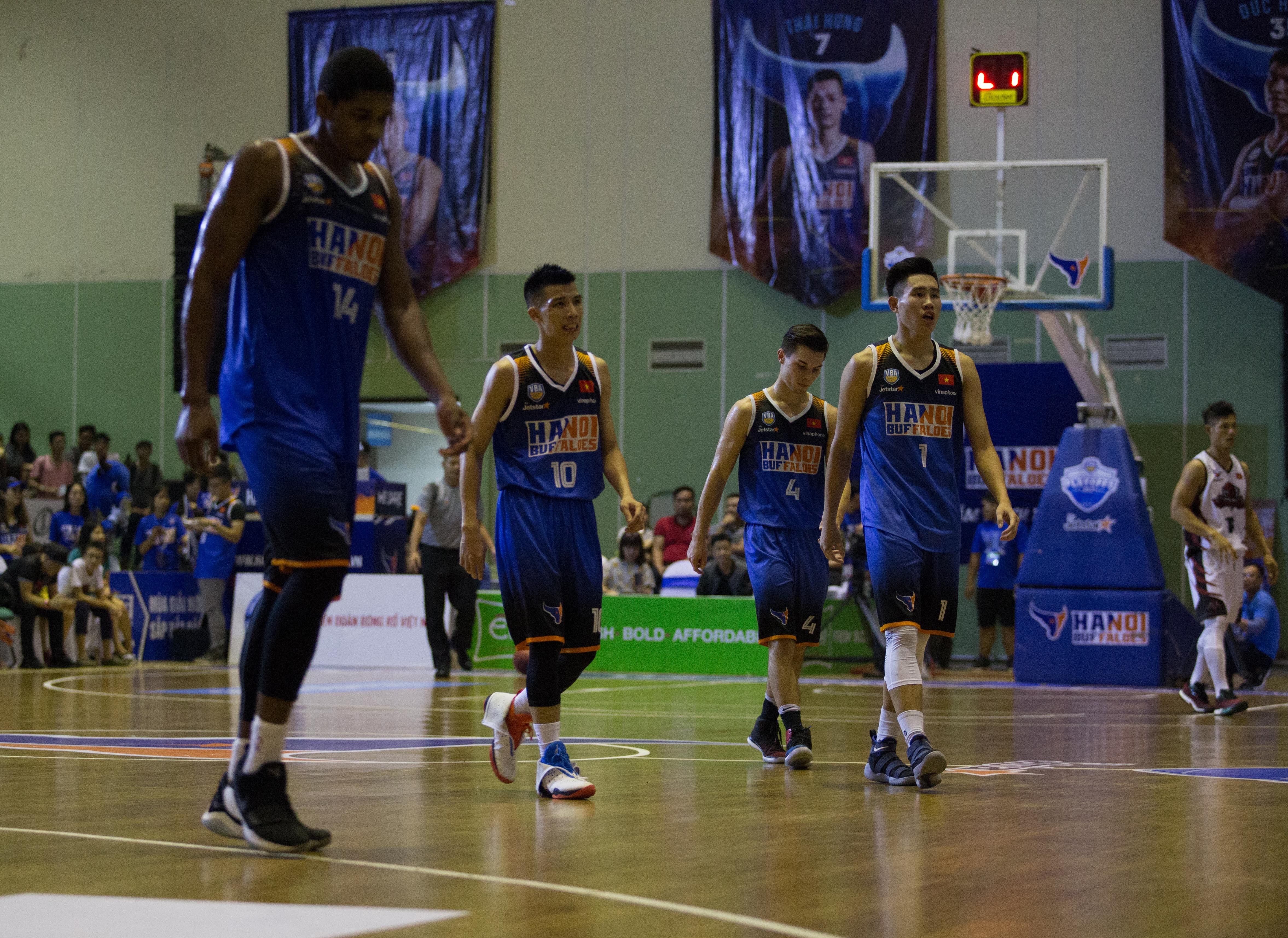 hanoi buffaloes thua thanglong warriors anh 2