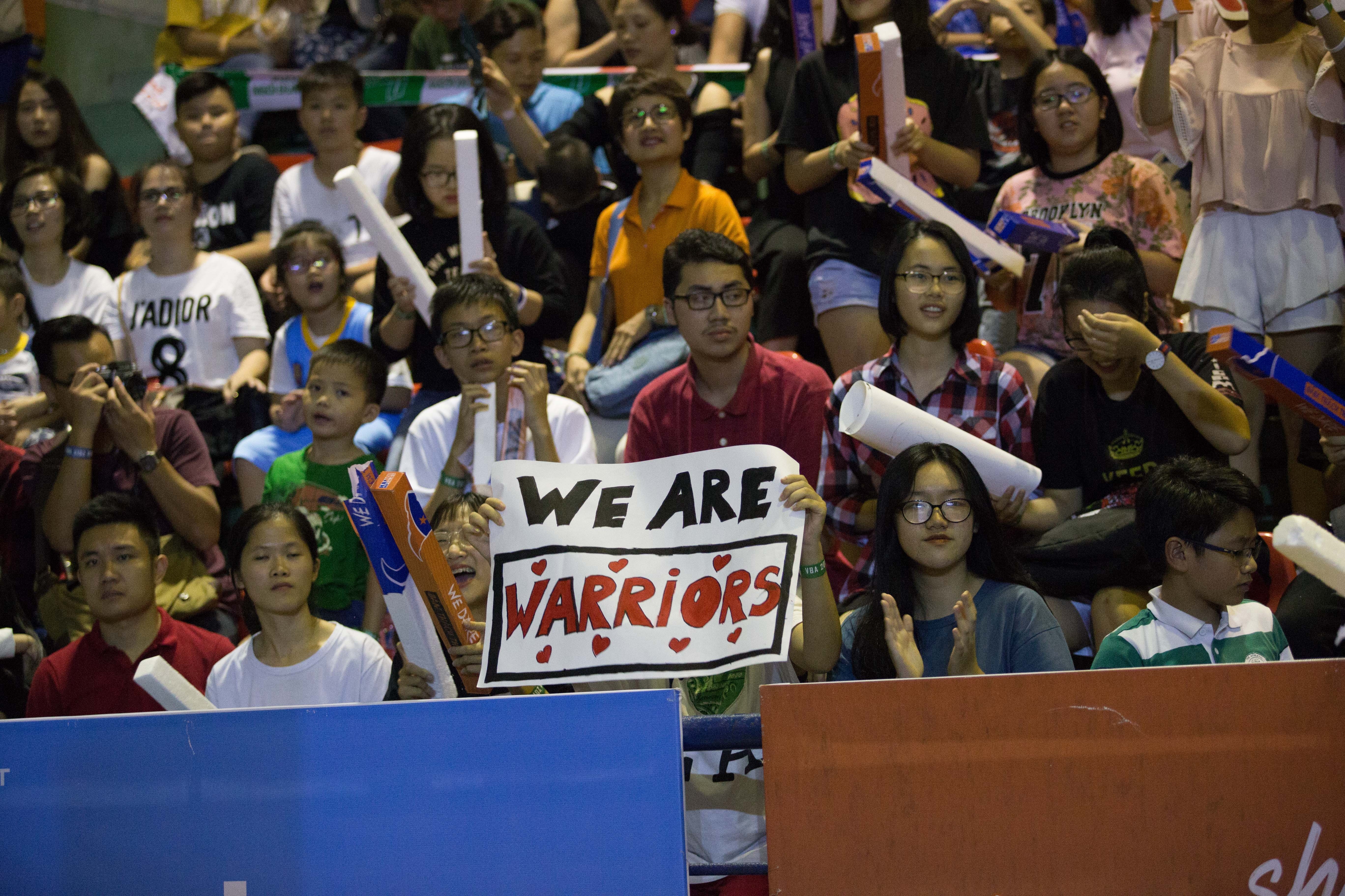 Fan Thanglong Warriors danh chiem san nha cua Hanoi Buffaloes hinh anh