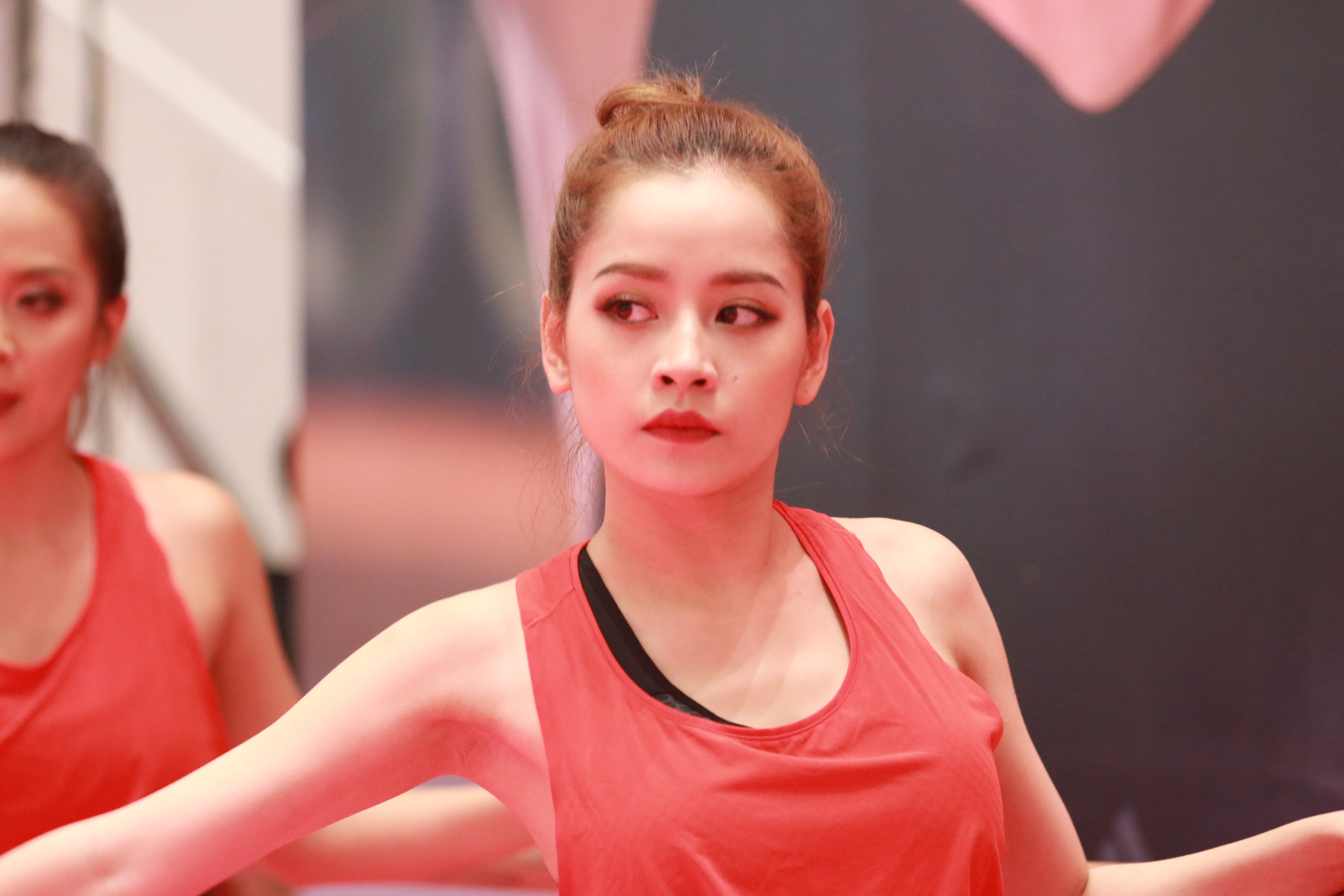 Chi Pu bieu dien Piloxing tren nen nhac 'Tu hom nay (Feel Like Ooh)' hinh anh