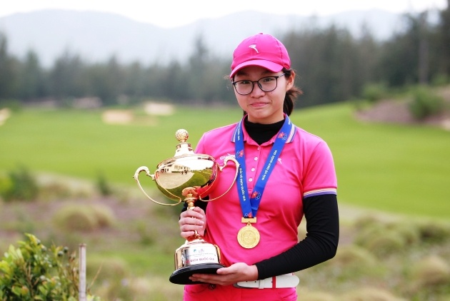 Nu golf thu 14 tuoi lap ky luc o giai vo dich quoc gia hinh anh