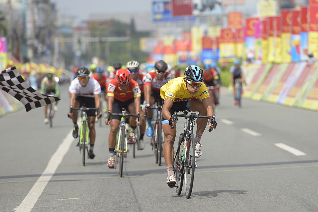 Giai dua xe dap BTV Cup 2017 tim ra Ao vang chung cuoc hinh anh