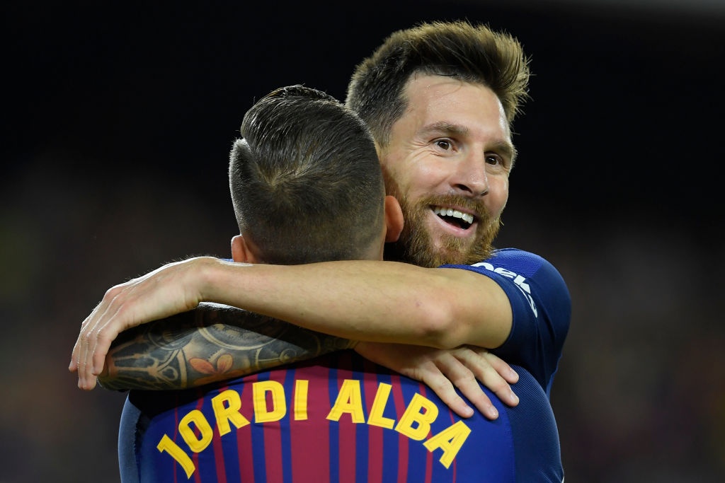 Chi sau 4 thang, Barca gio da la cua tren tai Sieu kinh dien hinh anh