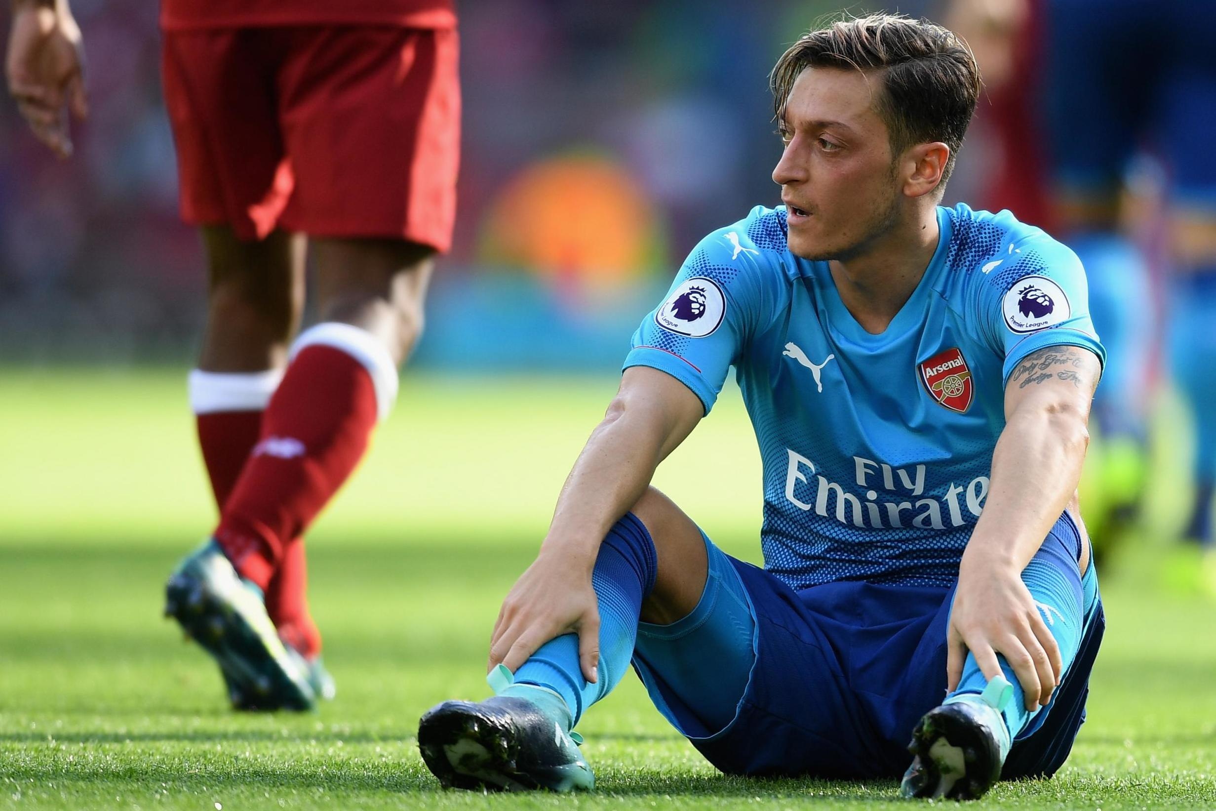 Khung hoang chan thuong, Arsenal gap kho truoc khi tiep Chelsea hinh anh