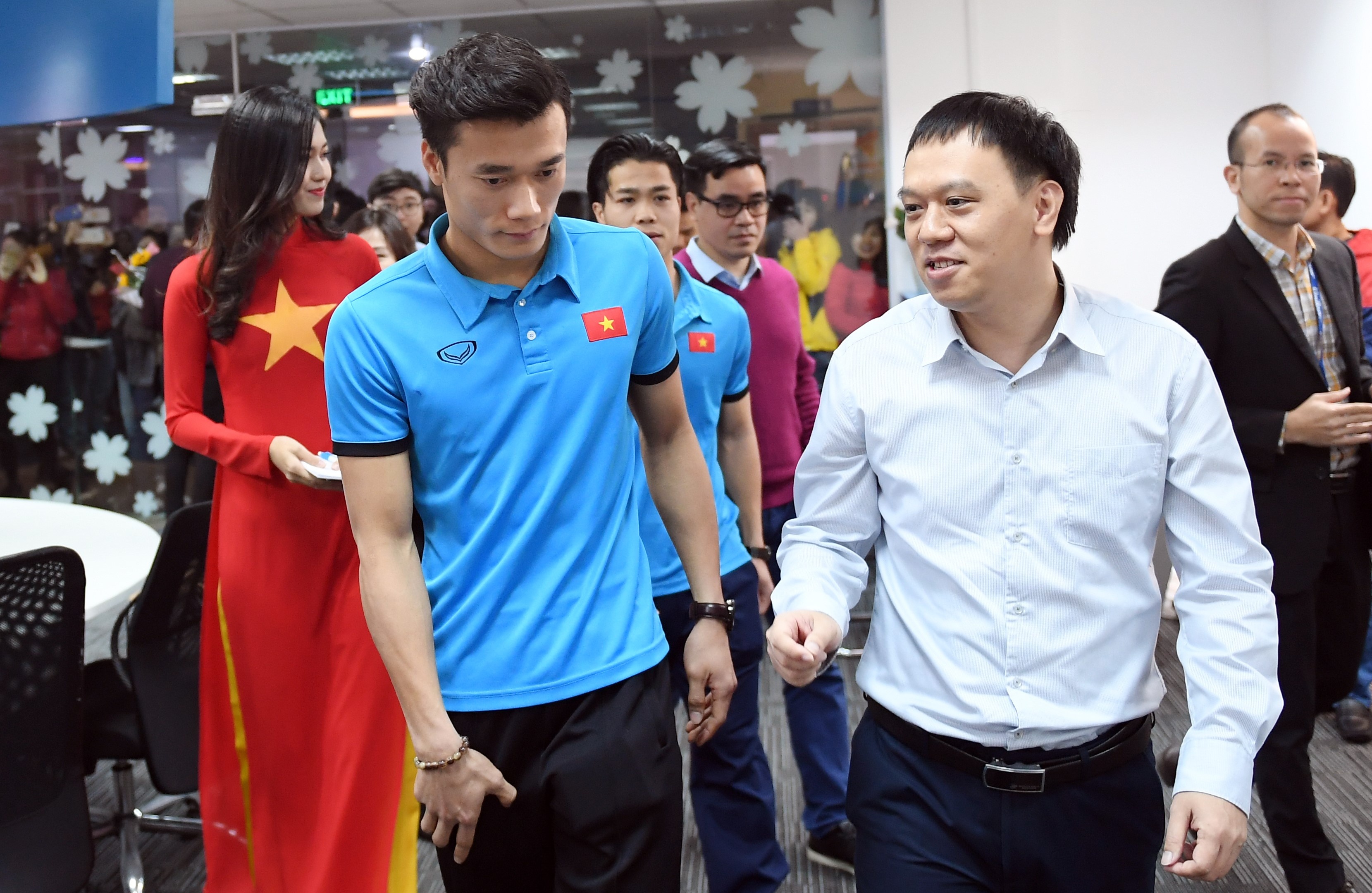 Cong Phuong, Tien Dung toi toa soan Zing.vn hinh anh