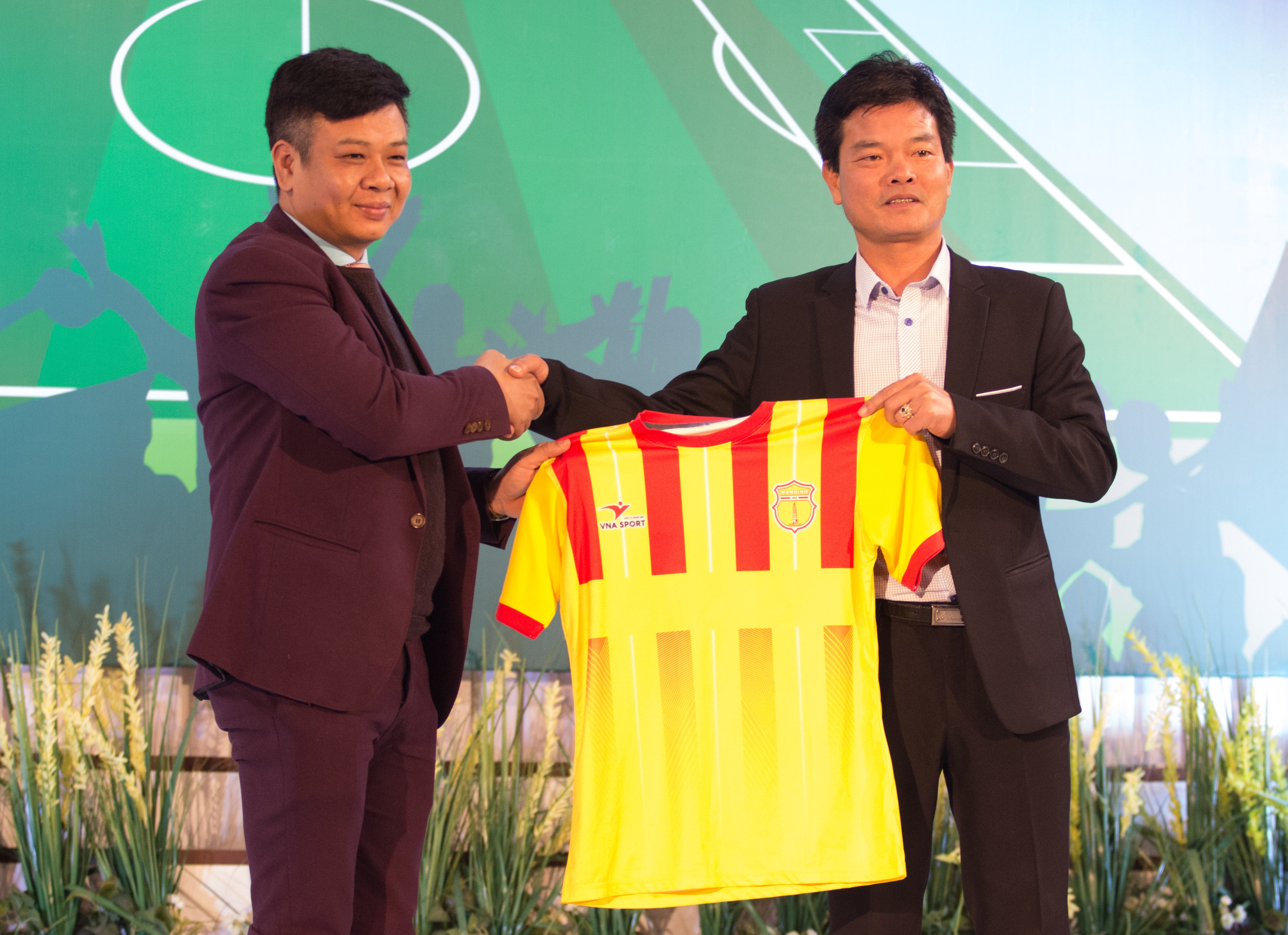 Nam Dinh du dieu kien tham du V.League hinh anh