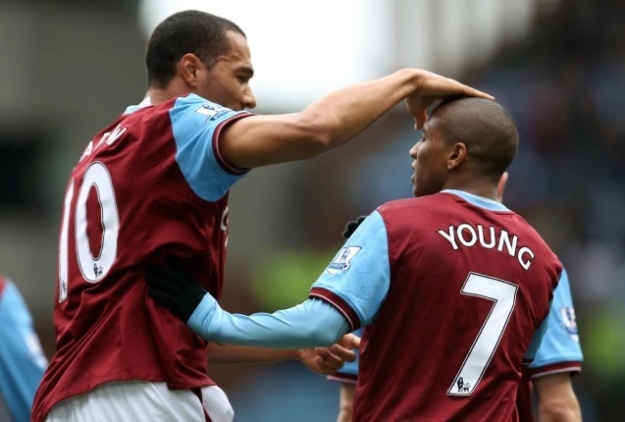 Nhung bo doi an y nhat lich su Premier League: MU lep ve Arsenal hinh anh