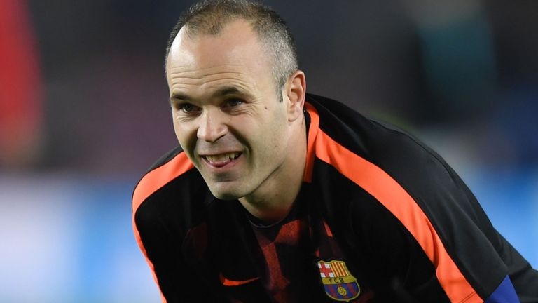 Iniesta co the roi Barca sang Trung Quoc thi dau hinh anh
