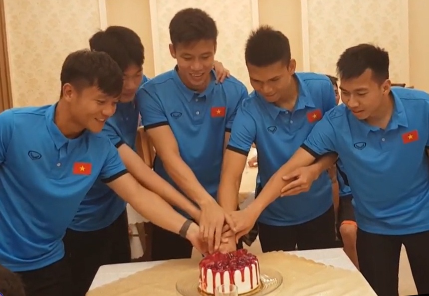 Hau ve Xuan Manh co ngay sinh nhat dang nho cung DTVN hinh anh