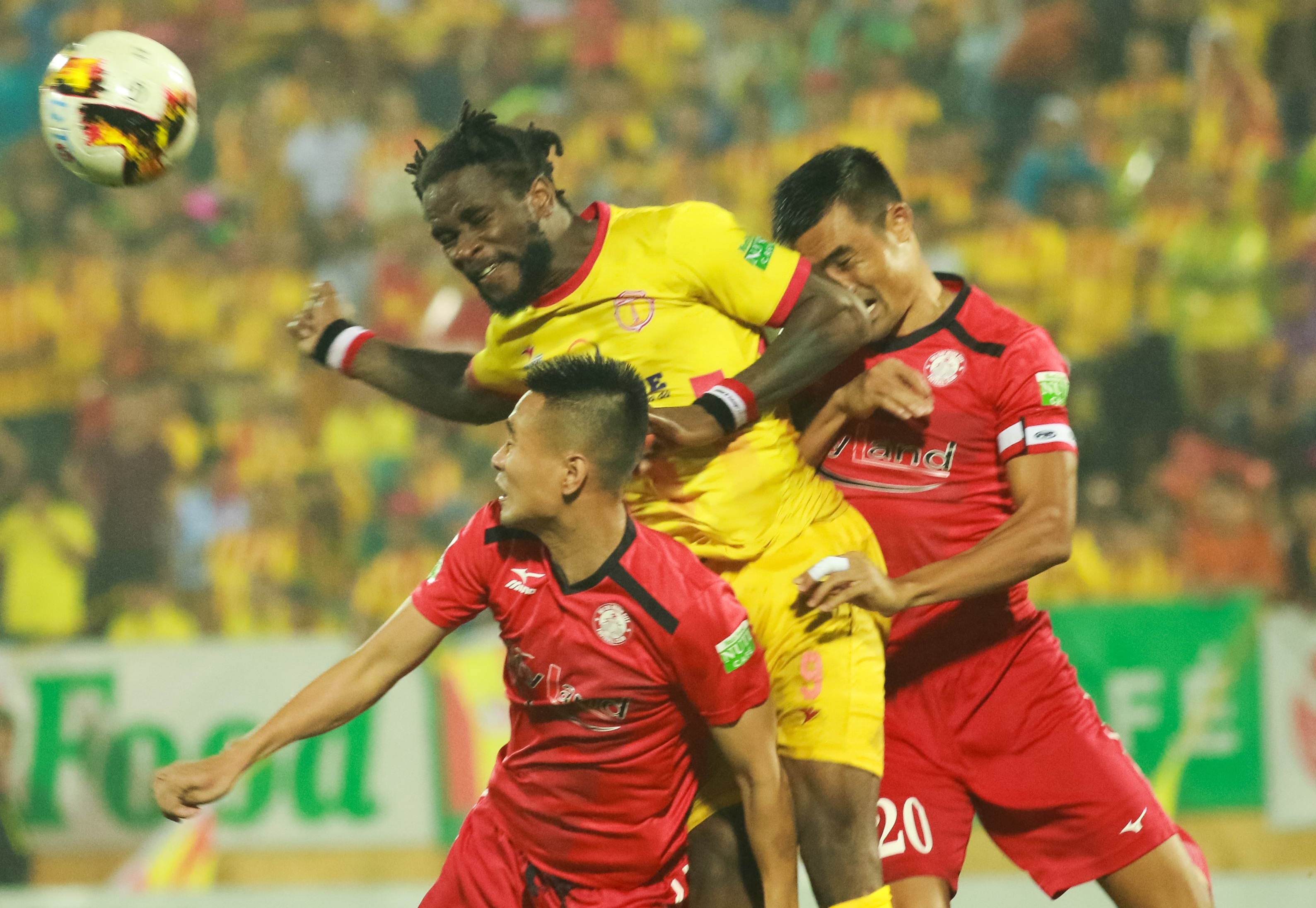 Da 5 tran thua 4, CLB Nam Dinh tiep tuc xep vi tri cuoi bang hinh anh