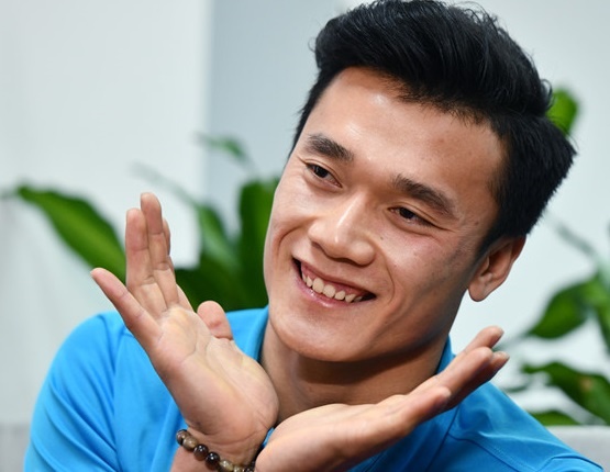 Bui Tien Dung, Quang Hai va nhung ngoi sao tang thu nhap tu quang cao hinh anh