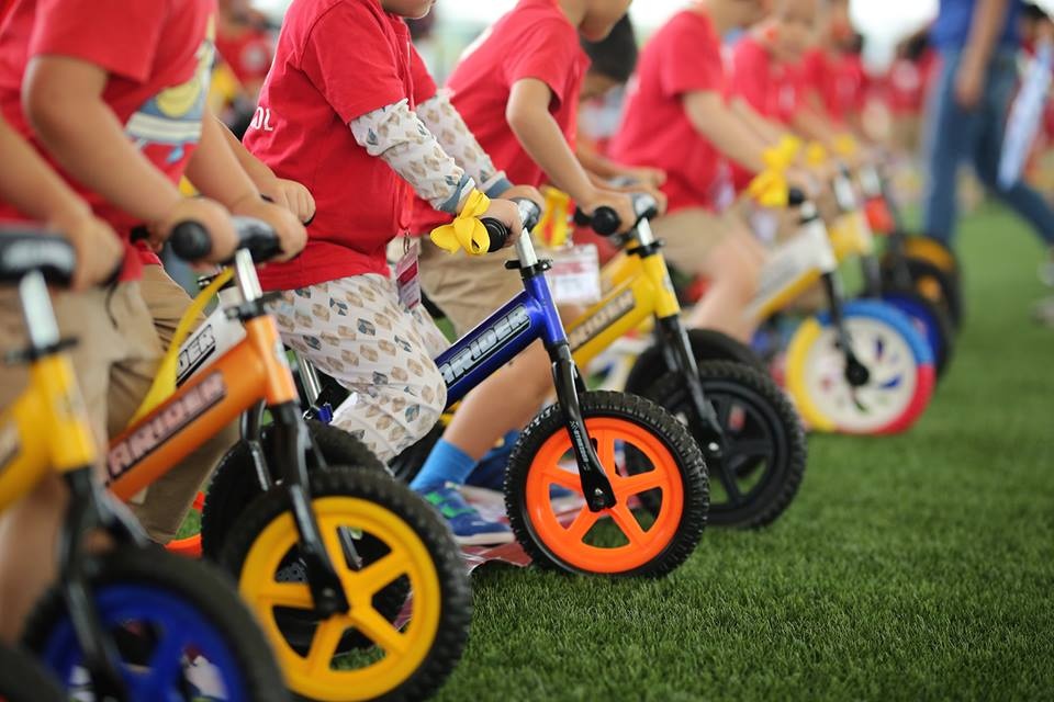 Tre em tu 1-6 tuoi co the tham gia giai dua xe dap cua rieng minh hinh anh