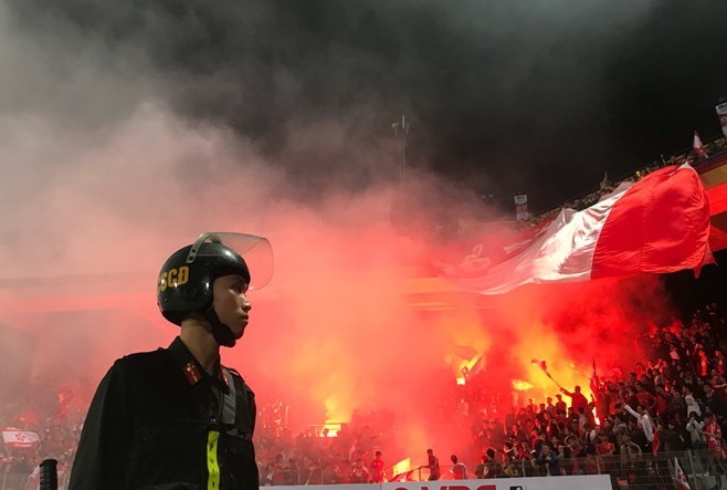 CLB Hai Phong lai chiu phat vi CDV quay pha hinh anh