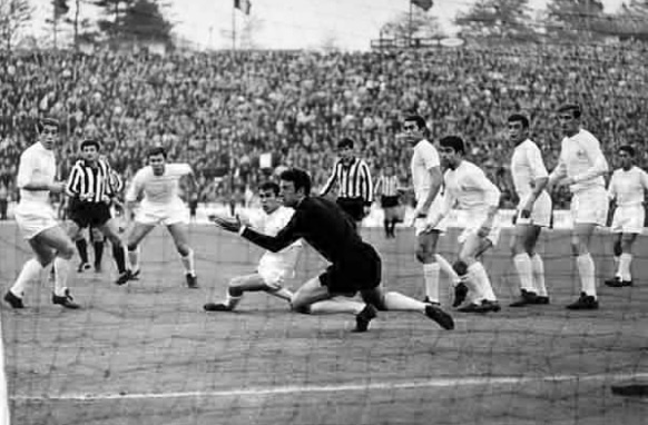 liverpool vs roma anh 9