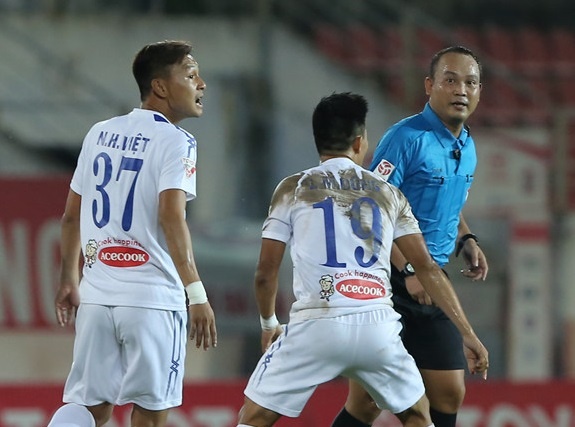 Trong tai thoi phat den HAGL tung bi duoi danh, doa giet hinh anh