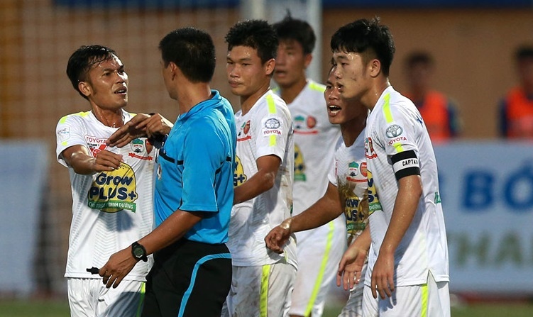 HAGL tung nhieu lan bi doi thu to duoc trong tai thien vi hinh anh