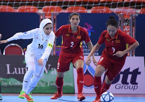So doi thu khien tuyen nu futsal VN thua dam o ban ket chau A hinh anh