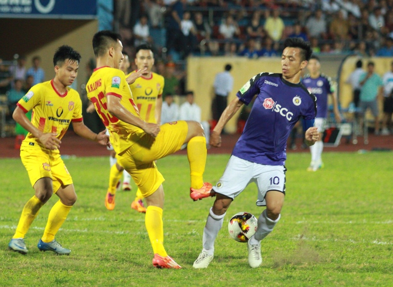 Ly do Van Quyet ngoi ngoai de Thanh Luong deo bang doi truong hinh anh